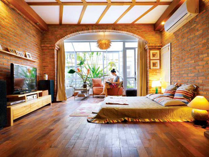 Bức tường gạch mộc mạc mang đến cảm giác gần gũi mà tinh tế, sang trọng. Ảnh: Angcovat.