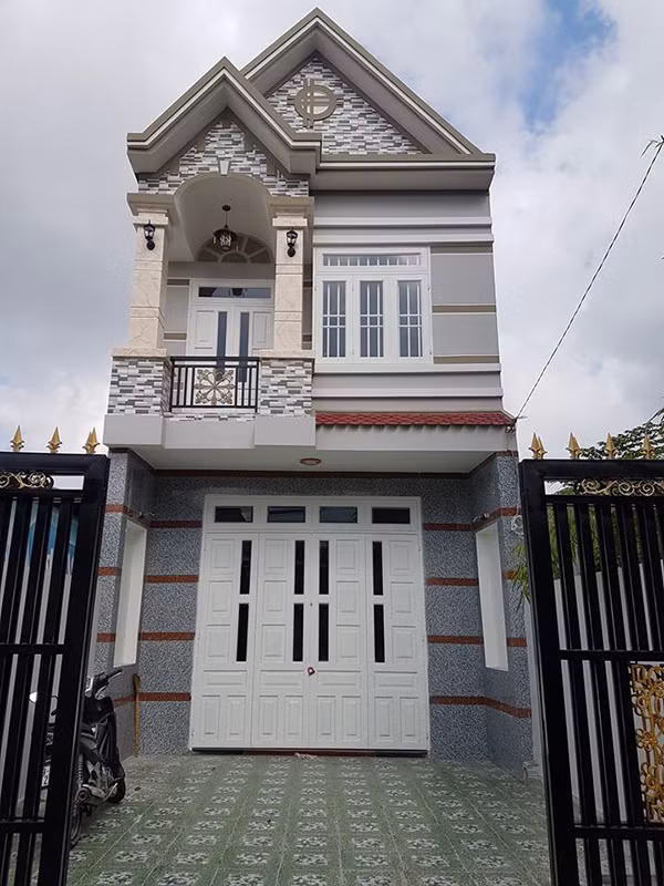 Nhà mái thái đơn giản với kiểu dáng khỏe khoắn nhưng cũng không kém phần ấn tượng và đẹp mắt. Ảnh: Nhadepsang.