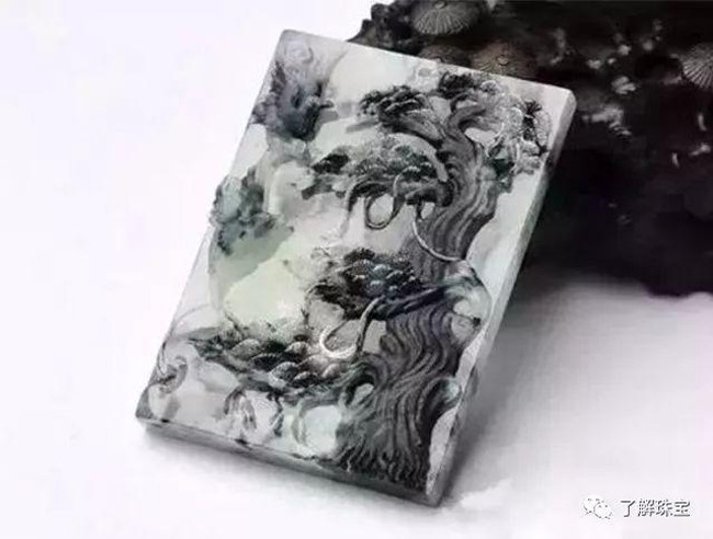 Ngọc bích cây cổ thụ và chim muông mang lại sinh khí và sức khỏe dồi dào.