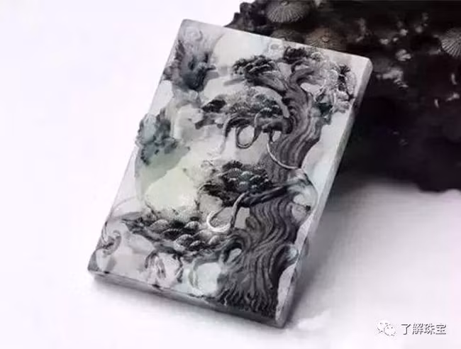 Ngọc bích cây cổ thụ và chim muông mang lại sinh khí và sức khỏe dồi dào.