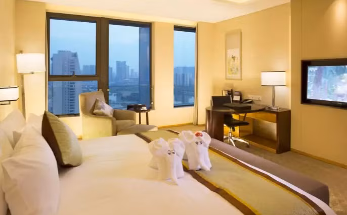 Nhiều phòng có view đẹp nhìn xuống thành phố. Ảnh: Hotels.
