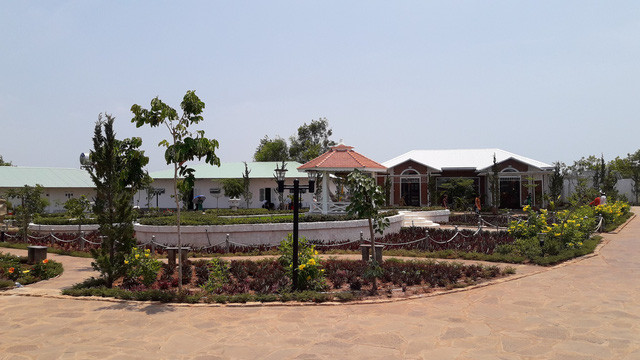 Mới đây, thông tin nữ ca sĩ Hồ Quỳnh Hương bị phạt 20 triệu đồng vì xây dựng khu du lịch trái phép khiến dư luận xôn xao. Ảnh: Tuổi trẻ.