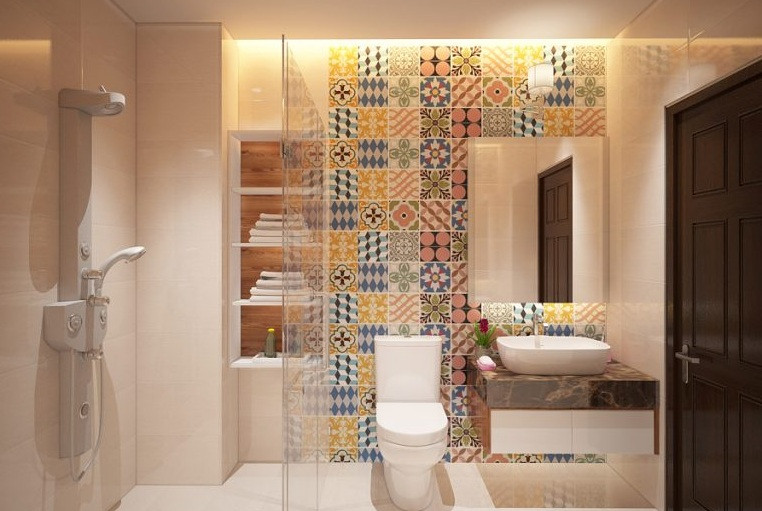 Sau cải tạo, phòng tắm hiện đại, hợp xu thế với trang trí gạch bông phổ biến trong năm 2018.