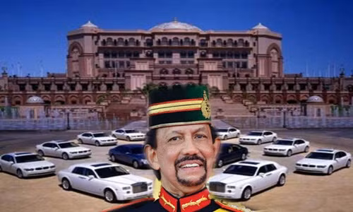 Quốc vương Hassanal Bolkiah có niềm đam mê đặc biệt với ô tô, đặc biệt là siêu xe hàng đầu thế giới. Có nguồn tin tiết lộ, vua Brunei sở hữu bộ sưu tập gần 7000 xe sang. Ảnh: Youtube.