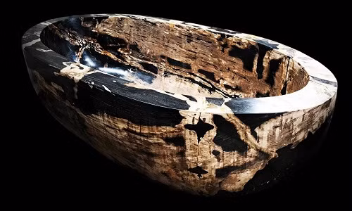 Để đáp ứng lối sống xa xỉ của giới nhà giàu, mới đây tại triển lãm Thiết kế nội thất ở Dubai, nhà thiết kế Nigel Fenwick đã giới thiệu mẫu bồn tắm đắt đỏ có giá 2 triệu USD (hơn 45 tỷ đồng).