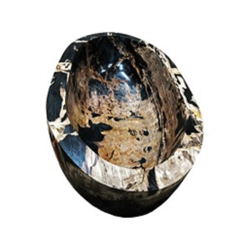 Sở dĩ bồn tắm Jewel có giá cao ngất ngưởng là do nó được làm từ loại gỗ hóa thạch, nguồn gốc từ rừng nhiệt đới ở Indonesia.