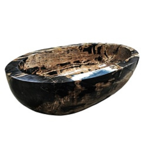 Gỗ hóa thạch được chôn vùi trong đất nhiều năm nên nhìn bên ngoài chúng không khác một khối đá quý.