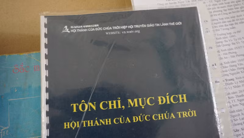 Tài liệu của "Hội thánh đức chúa trời" không rõ nguồn gốc bị cơ quan Công an huyện Ngọc Lặc thu giữ