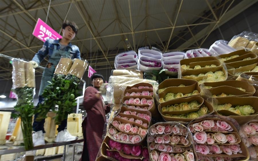 Khoảng đến giữa buổi sáng, hoạt động buôn bán tại chợ hoa tươi Dounan gần như kết thúc.