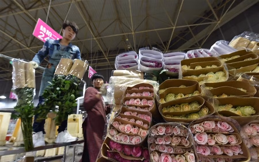Khoảng đến giữa buổi sáng, hoạt động buôn bán tại chợ hoa tươi Dounan gần như kết thúc.