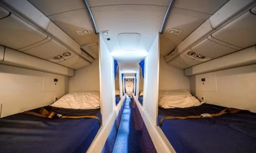 Phòng ngủ của phi công thường đặt sau khu vực buồng lái.