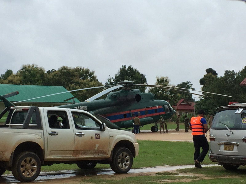 Trước tình hình đó, ông Đoàn Nguyên Đức (Bầu Đức), Chủ tịch HĐQT Hoàng Anh Gia Lai đã cho máy bay trực thăng vào để đưa họ ra khu an toàn. Ảnh: Baogiaothong.