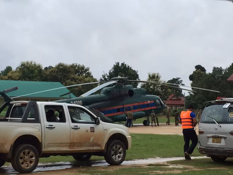 Trước tình hình đó, ông Đoàn Nguyên Đức (Bầu Đức), Chủ tịch HĐQT Hoàng Anh Gia Lai đã cho máy bay trực thăng vào để đưa họ ra khu an toàn. Ảnh: Baogiaothong.