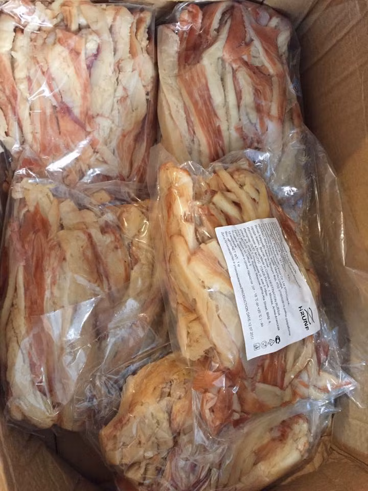 Một số người bán cho biết, thịt cua hoàng đế dù có giá khá đắt nhưng vẫn được săn đón nhiều. Ảnh: FB Khoa Dĩnh Võ.