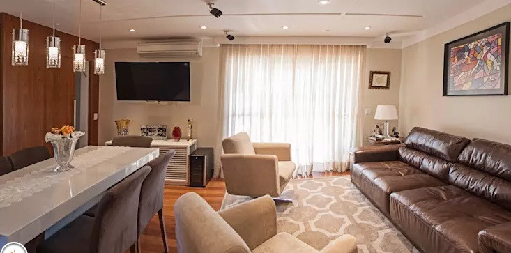 Sự kết hợp giữa sofa da và sofa nỉ độc đáo.