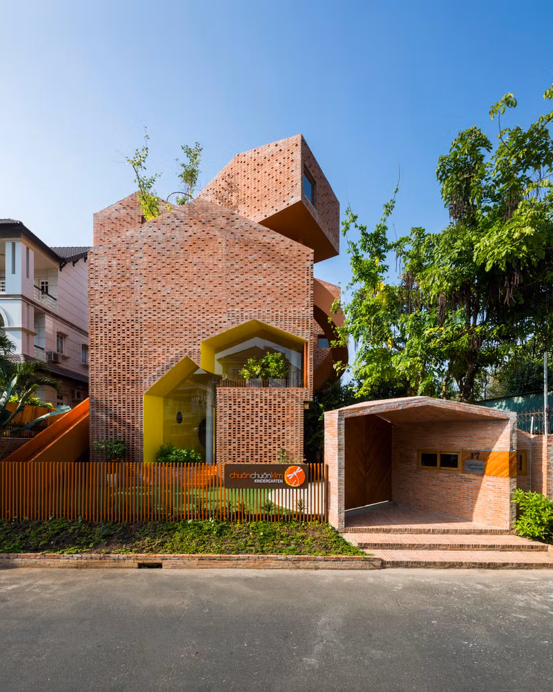 Mới đây, trường mầm non Chuồn Chuồn Kim 2 tại phường Bình An Quận 2, TP HCM lại tiếp tục gây ấn tượng trên Archdaily.