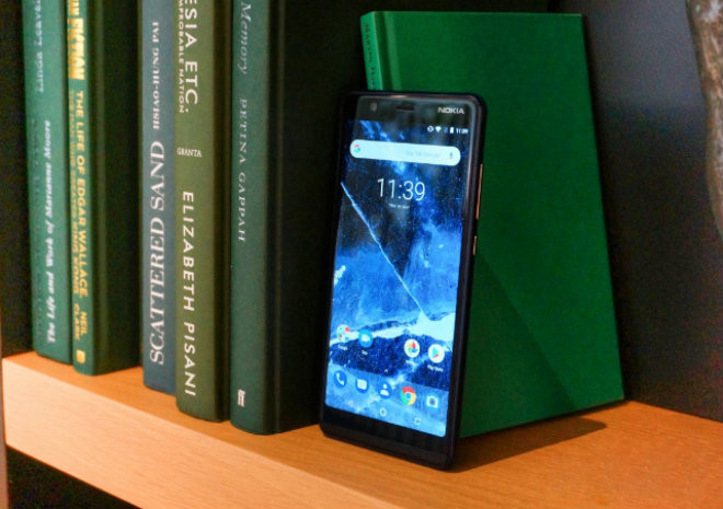 Nút nguồn và nút âm lượng vẫn nằm phía bên cạnh phải, đem lại độ tiện lợi cao.