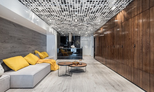 Nằm trên tầng 10, khu tổ hợp Royal City, Nguyễn Trãi, Hà Nội, căn hộ chung cư được thiết kế theo phong cách hiện đại, tối giản, không gian mở và tối đa công năng sử dụng.