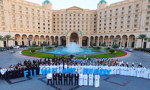 Những người bị bắt bị giam giữ trong khách sạn 5 sao Ritz-Carlton tại thủ đô Riyadh của Saudi Arabia. Mở cửa năm 2011, đây là khách sạn Ritz-Carlton đầu tiên tại quốc gia Trung Đông này.