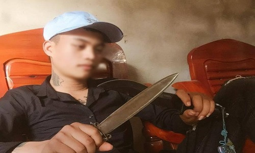 Hình đối tượng Đạt đăng trên facebook cá nhân trước khi gây án vài tiếng đồng hồ.