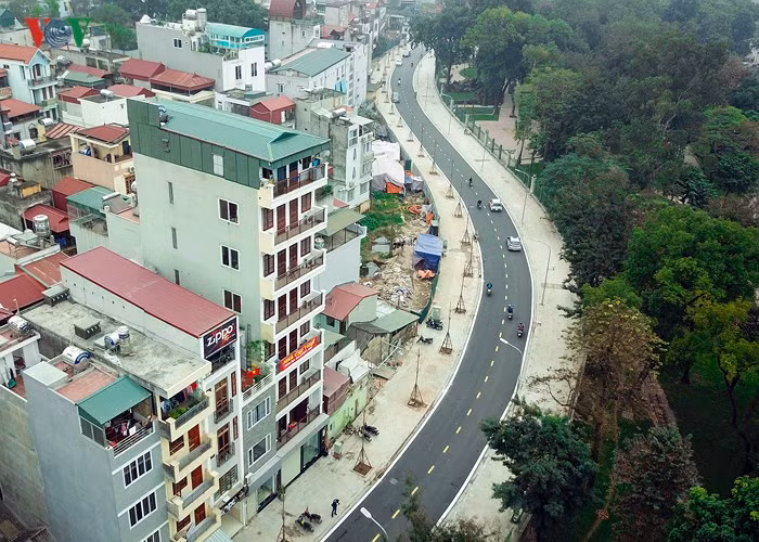 Tuyến đường dài 600m, mặt cắt ngang 17m, gồm hai làn xe (mỗi làn rộng 3,5m), bề rộng hè đường mỗi bên 5m.