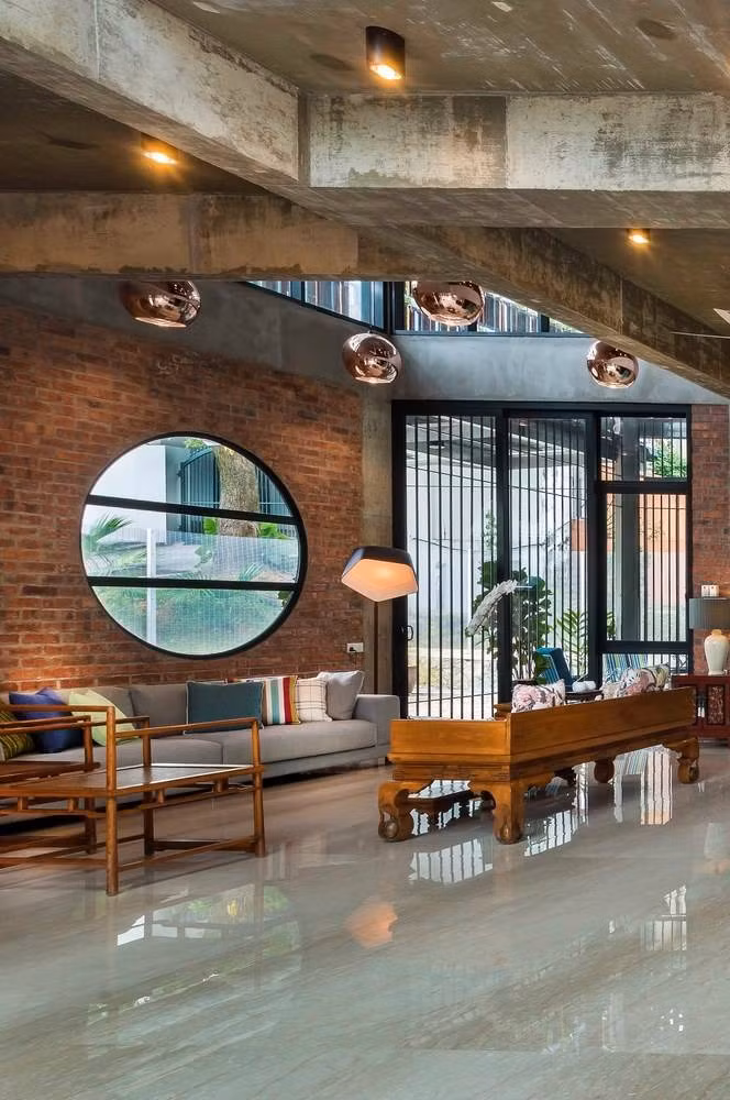 Trần nhà và xà bằng xi măng nguyên khối.