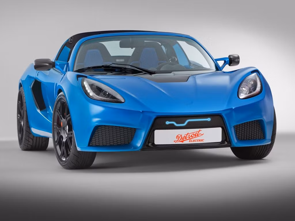 Detroit Electric SP:01: Vắng bóng trên thị trường trong gần 8 thập kỷ, Detroit Electric trở lại vào năm 2013 với chiếc SP:01. Tuy nhiên, những khó khăn về nhà xưởng khiến kế hoạch liên tục phải trì hoãn. Chưa có thông báo chính thức về việc hủy bỏ, nhưng sự im ắng ở thời điểm hiện tại phần nào cho thấy Detroit Electric đã không còn mặn mà với dự án dang dở này.