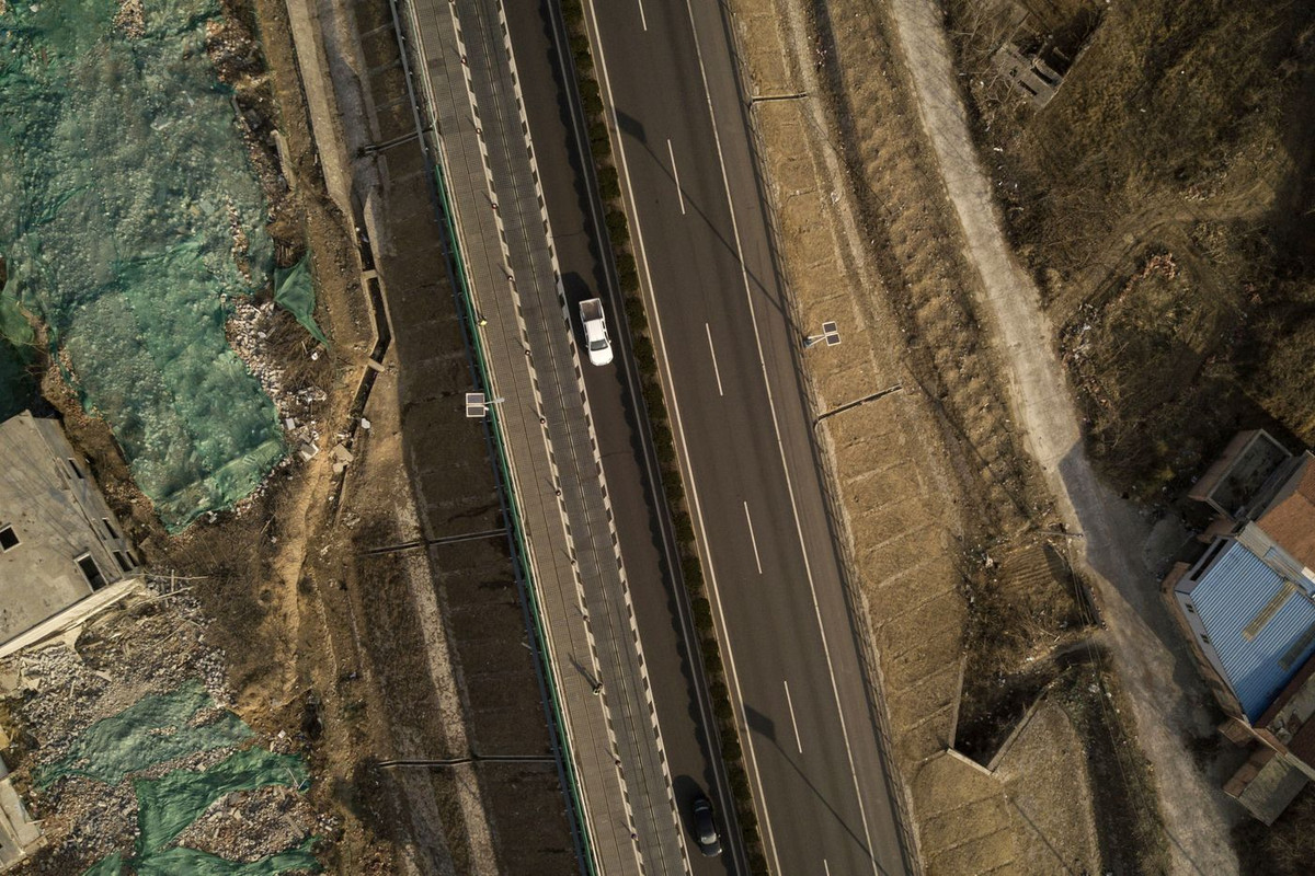 Theo Bloomberg, Trung Quốc đang xây dựng con đường thông minh dài 1.080 m ở phía đông thành phố Tế Nam, tỉnh Sơn Đông. Ảnh: Bloomberg.