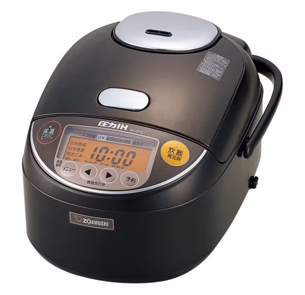 Nồi cơm điện dung tích nhỏ 1,2 lít công suất 350-400 W. Nếu hoạt động trong hai giờ, trung bình sẽ tiêu tốn 0.75 số điện.