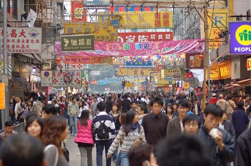 Giá nhà tại đây đắt đỏ một phần vì Hong Kong là một trong những nơi có mật độ dân số cao nhất thế giới. Ảnh: Wiki.