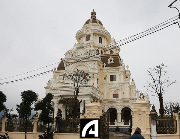 Tọa lạc tại vị trí siêu đẹp tại Quảng Ninh, ngôi biệt thự này có đến 4 mặt tiền. Ảnh: Antt.