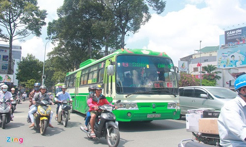 Them 2 tuyen xe buyt o Sai Gon ngung hoat dong vi vang khach