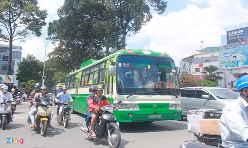 Them 2 tuyen xe buyt o Sai Gon ngung hoat dong vi vang khach