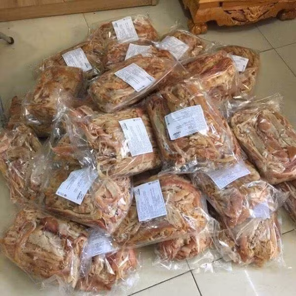 Theo những người bán, cua hoàng đế hun khói được nhập khẩu từ Nga, chủ yếu theo đường xách tay. Ảnh: FB Nguyễn Tuệ Lâm.