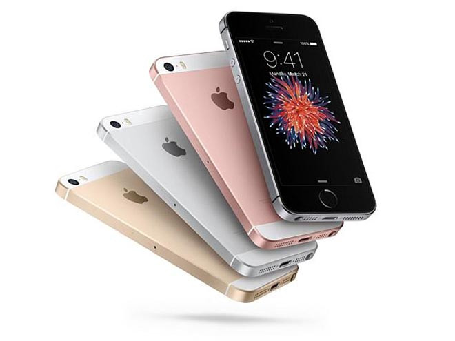 6. iPhone SE. Mặc dù đã được giới thiệu khá lâu với thiết kế của một chiếc iPhone 5 nhưng cấu hình của iPhone 6s, iPhone SE mang tới cho người dùng một smartphone nhỏ gọn nhưng khả năng xử lý lại hết sức tuyệt vời. Và mặc dù các thông tin cho biết Apple sẽ cho ra mắt thế hệ thứ 2 của iPhone SE nhưng hiện vẫn chưa thấy tăm hơi của nó đâu.