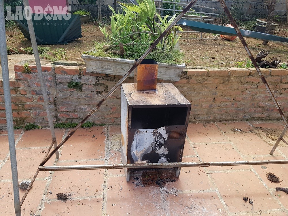 Căn nhà này cách sào huyện của trùm ma túy Nguyễn Thành Tuân (35 tuổi, trú tại thôn Lặt, xã Yên Trung, huyện Thạch Thất, Hà Nội) khoảng 500m, cách mặt đường cái khoảng 50m.