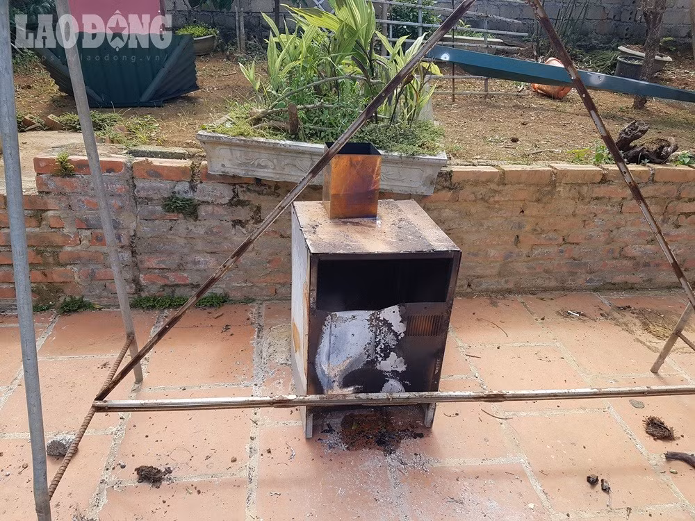 Căn nhà này cách sào huyện của trùm ma túy Nguyễn Thành Tuân (35 tuổi, trú tại thôn Lặt, xã Yên Trung, huyện Thạch Thất, Hà Nội) khoảng 500m, cách mặt đường cái khoảng 50m.