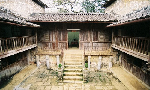 Dinh thự nhà họ Vương được xây dựng không kể ngày đêm từ năm 1919 - 1928, tiêu tốn 15 vạn đồng bạc trắng Đông Dương, tương đương với 150 tỷ đồng hiện nay. Ảnh: Vietrapro.