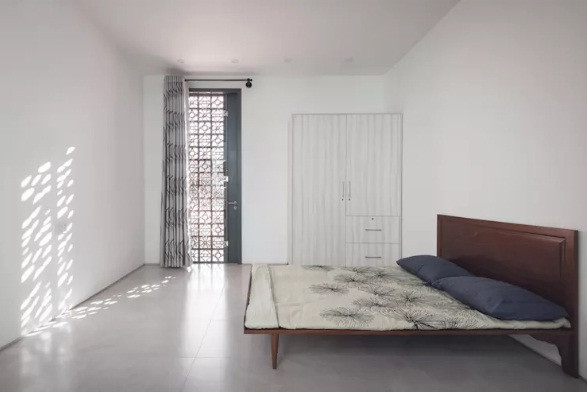 Gạch bông gió như một yếu tố chủ đạo xuyên suốt không gian nhà.