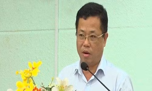 Cuu bi thu thi xa moc noi can bo ngan hang chiem doat tien ty ra sao?