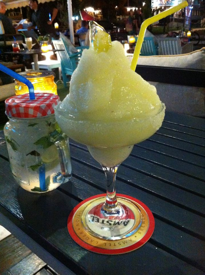 Thú vúi sang chảnh khi ghé chân tới đảo Lefkada (Ky Lạp). Ảnh: FB Dutchpilotgirl.