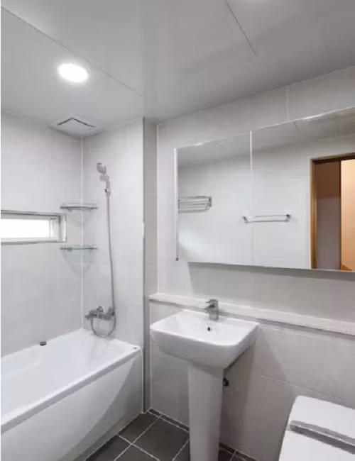 Ngôi nhà nhỏ vẫn được thiết kế hai phòng tắm.