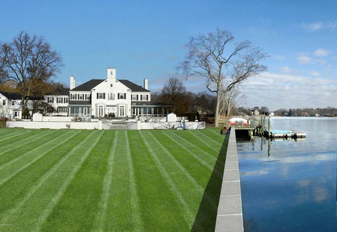 Căn biệt thự nhìn ra hồ Long Island Sound.
