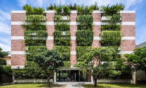 Giải thưởng FuturArc Green Leadership Award (FGLA) 2018 do tạp chí FuturArc tổ chức đã chọn được 9 dự án xanh nổi bật từ quốc gia ở Châu Á, trong đó có khách sạn Atlas (Hội An, Quảng Nam).