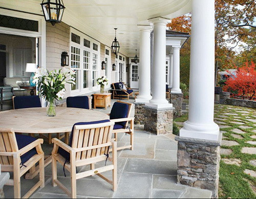 Hàng hiên thấp, không có lan can mang phong cách cổ điển. Ảnh: Kientructrangkim.