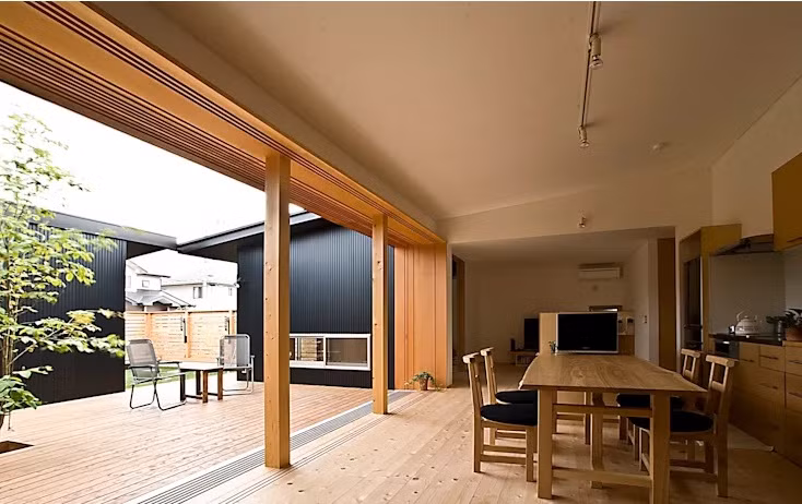 Sân hiên như một phòng khách kết hợp phòng ăn. Ảnh: Homify.