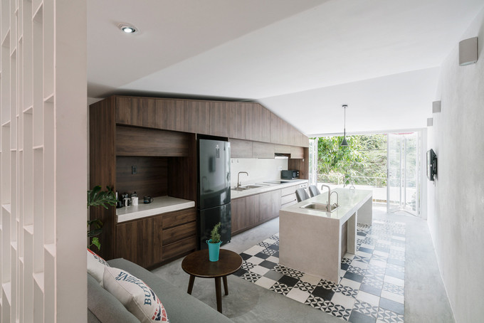 Cửa khung sắt rỗng đảm bảo độ thoáng sáng.