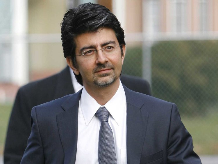 Pierre Omidyar ra mắt eBay.com vào năm 1995. Đến năm 1998, có khoảng 10 triệu thương vụ thực hiện qua eBay. Như vậy chỉ trong vòng 3 năm, Pierre nghiễm nhiên trở thành tỷ phú. Ảnh: BI.