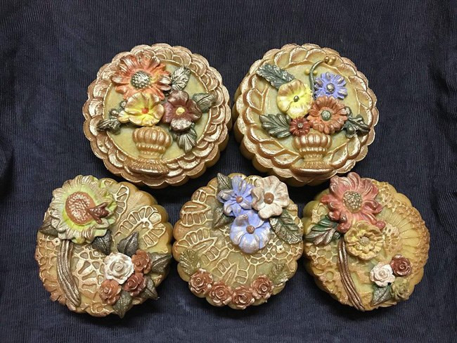 Sự độc đáo khiến bánh trung thu điêu khắc có sức hút đặc biệt với người tiêu dùng. Ảnh: FB Banh trung thu handmade Tâm An.