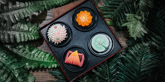 Theo một số người bán, thời gian làm ra một chiếc bánh trung thu điêu khắc từ 1 - 2 giờ, tùy theo độ khó của mẫu bánh. Ảnh: iFind.